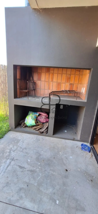 Casa ID.6906 - Alquiler o Venta Casa 2 Dormitorios Parque Miramar Cochera
