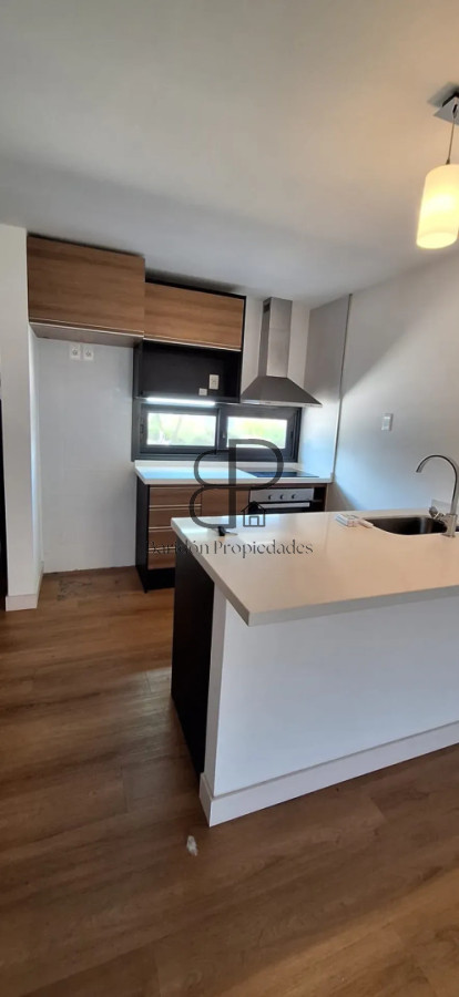 Casa ID.6906 - Alquiler o Venta Casa 2 Dormitorios Parque Miramar Cochera