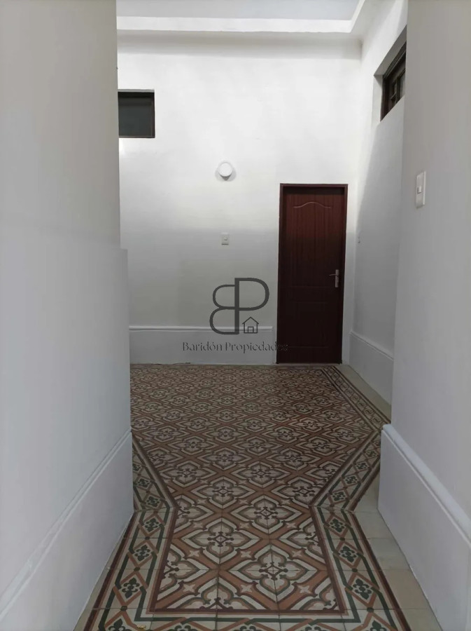 Casa ID.5232 - Venta con renta Casa 4 Dormitorios Cordon con patio y garaje