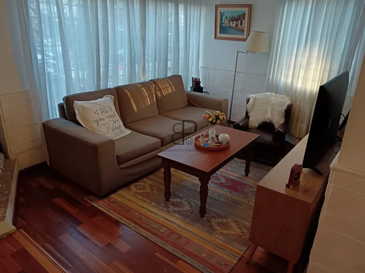 Casa ID.5763 - Venta Gran Casa Padron Unico 5 Dormitorios Cochera y Terraza