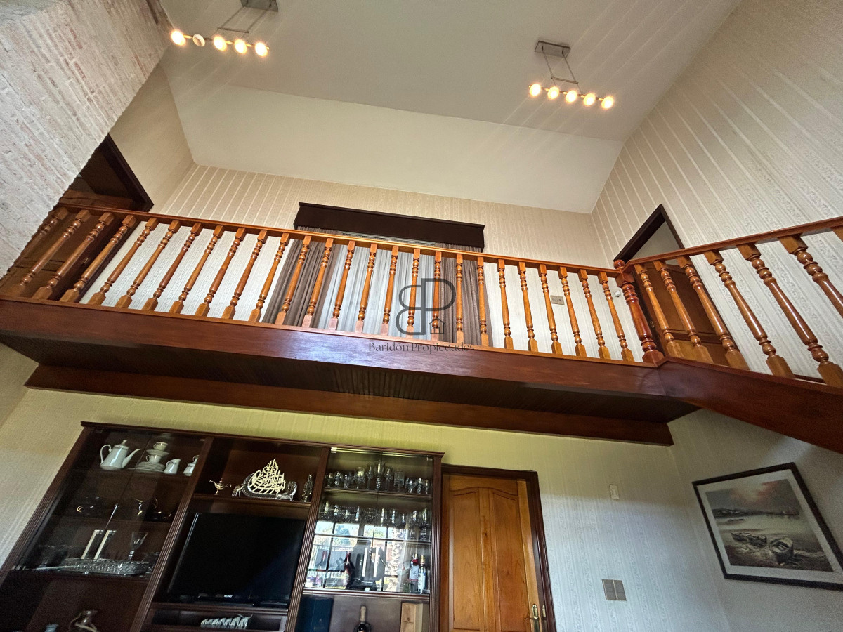 Casa ID.4896 - Venta Gran Casa 4 Dormitorios con Galpón y Piscina Colón