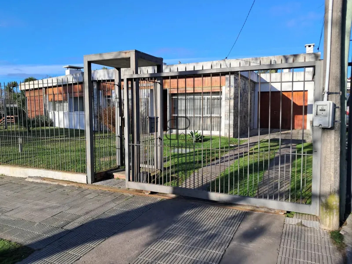 Casa ID.7032 - Alquiler Casa Amueblada 2 Dormitorios Punta Gorda cochera