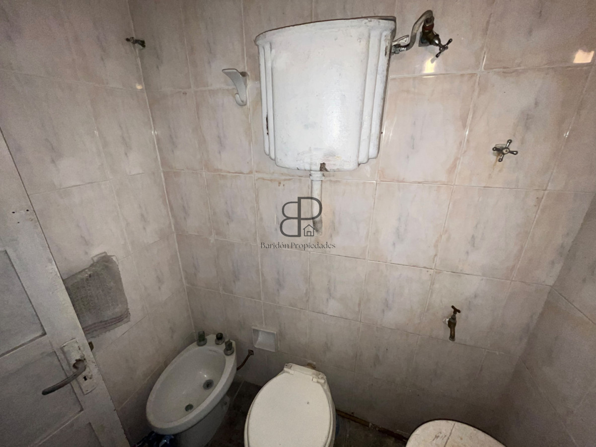 Casa ID.7051 - Venta Padron Unico 3 Plantas con 9 Dorm. y 3 Cocinas Aguada