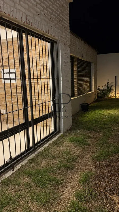 Casa ID.6961 - Venta con Renta Casa 2 Dormitorios Solymar patio y cochera
