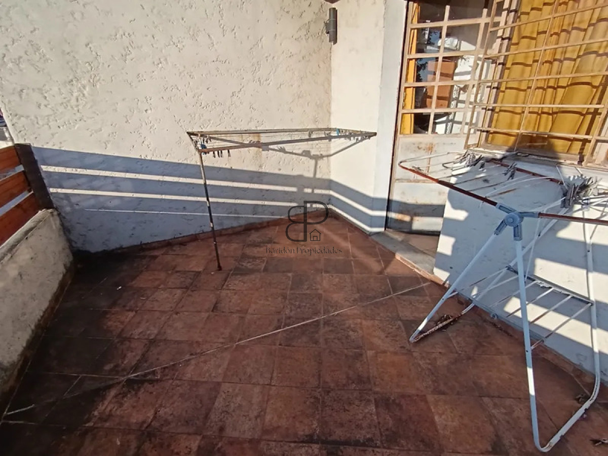 Casa ID.5763 - Venta Gran Casa Padron Unico 5 Dormitorios Cochera y Terraza