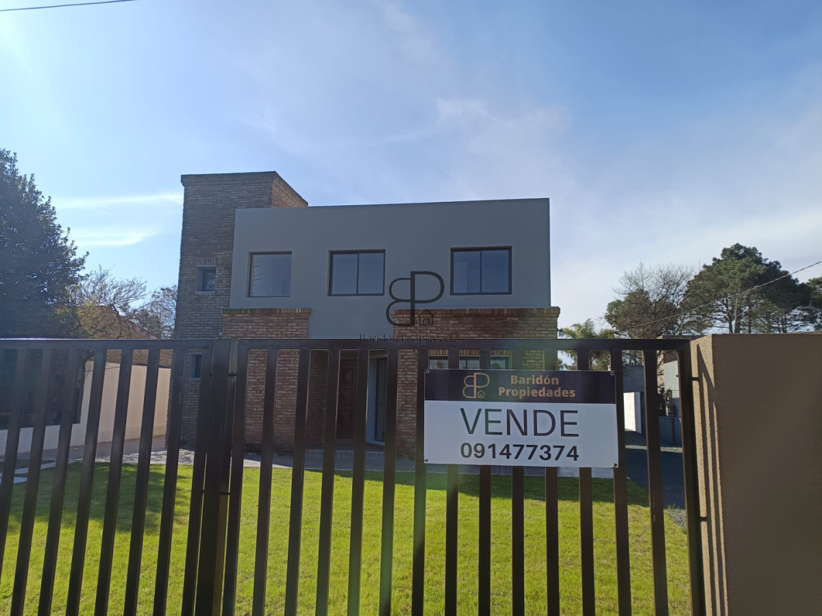 Casa ID.6884 - Venta Casa a Estrenar 5 Dormitorios Lomas de Solymar parrillero