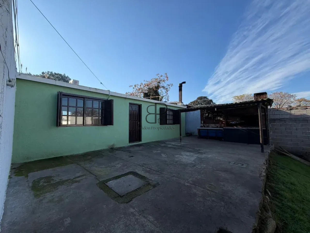Casa ID.6897 - Alquiler Casa Ph 2 Dormitorios Sayago con patio y prrillero