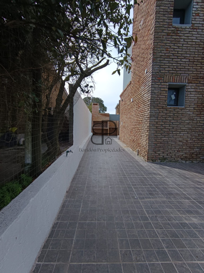 Casa ID.6884 - Venta Casa a Estrenar 5 Dormitorios Lomas de Solymar parrillero