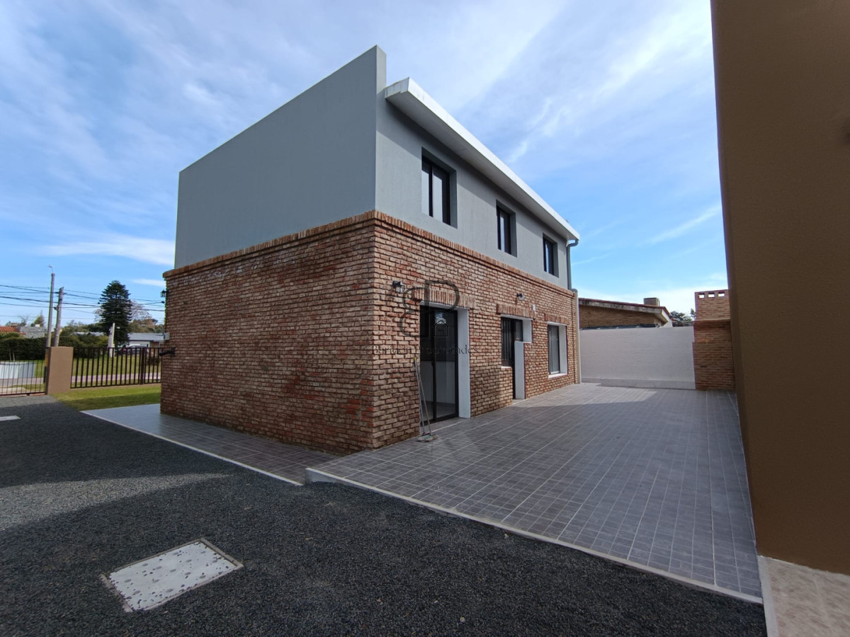 Casa ID.6884 - Venta Casa a Estrenar 5 Dormitorios Lomas de Solymar parrillero