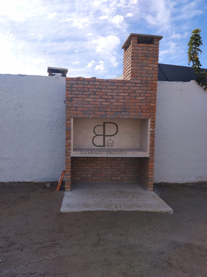 Casa ID.7031 - Venta Casa 3 Dormitorios Lagomar con fondo con parrillero