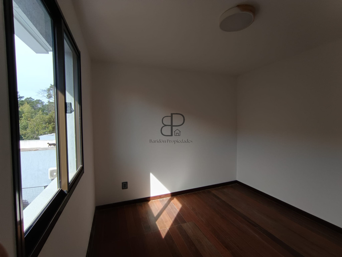 Casa ID.6884 - Venta Casa a Estrenar 5 Dormitorios Lomas de Solymar parrillero