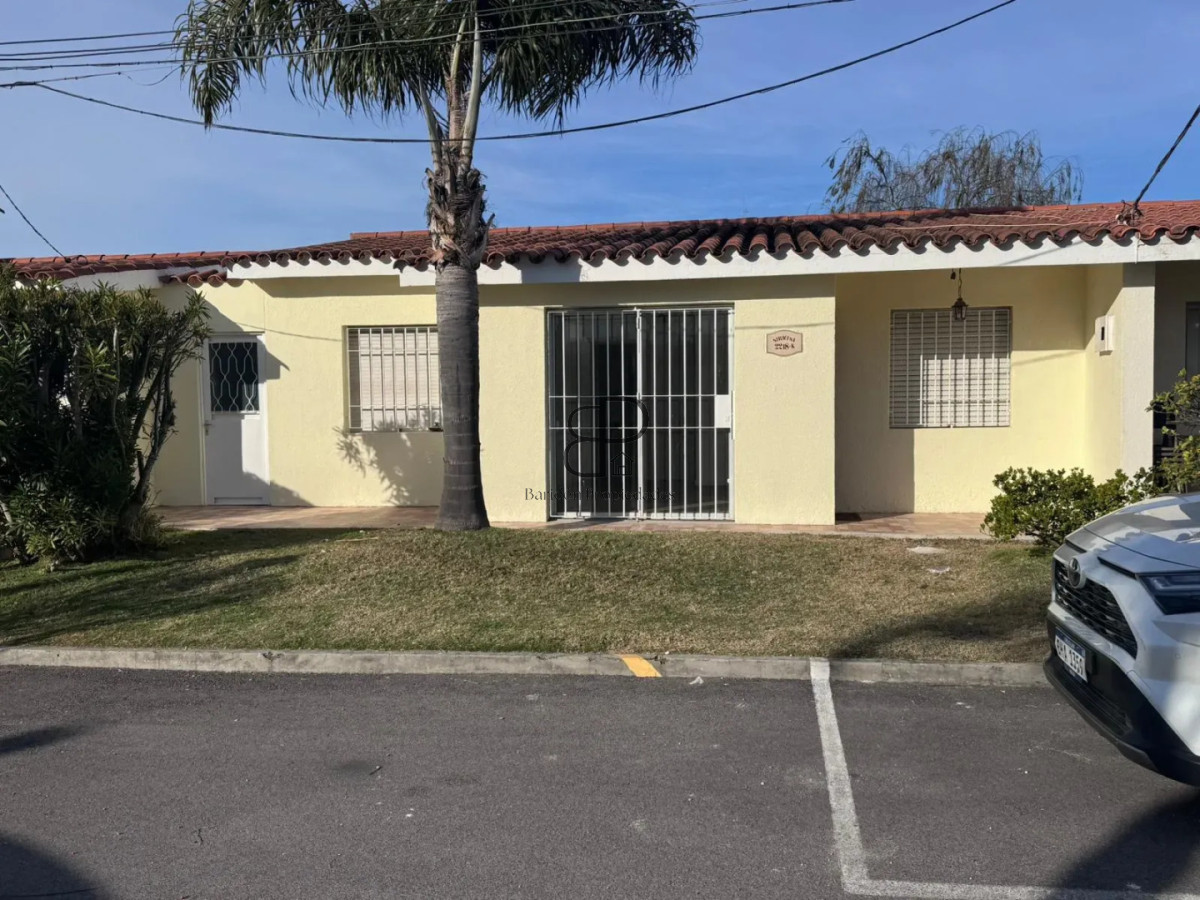 Casa ID.6904 - Alquiler en Complejo Cerrado Carrasco 4 Dormitorios y Cochera