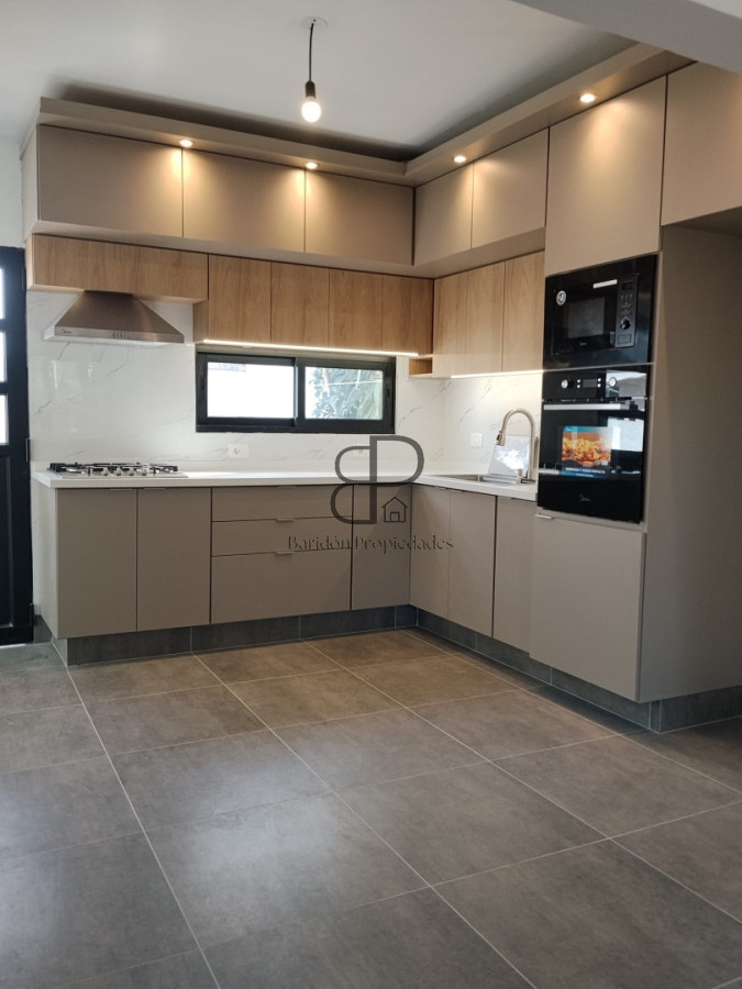 Casa ID.7031 - Venta Casa 3 Dormitorios Lagomar con fondo con parrillero