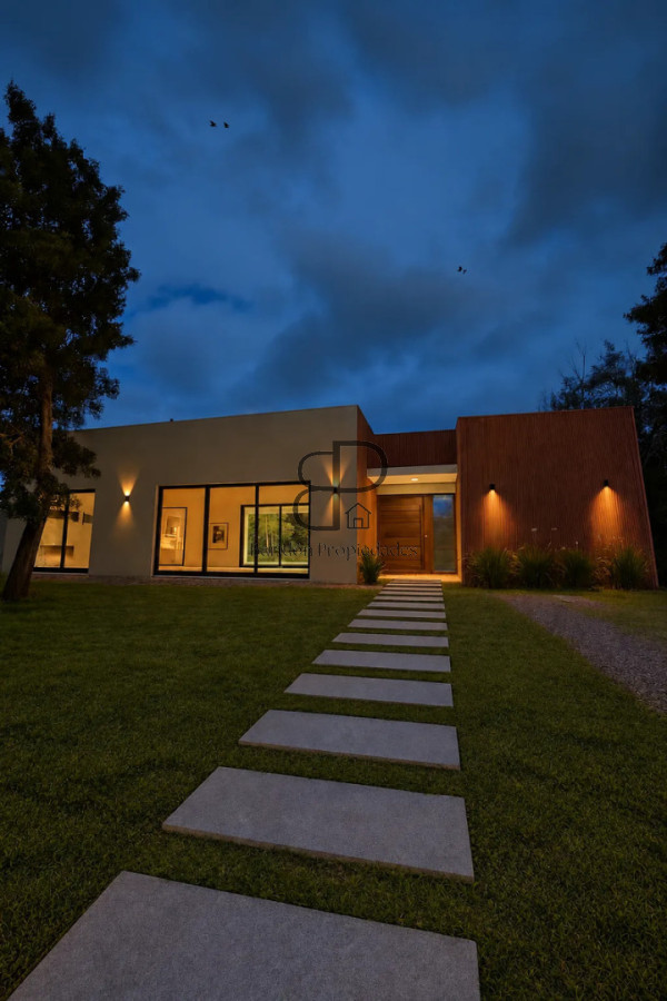 Casa ID.7131 - Venta y Alquiler Casa 3 Dormitorios Barrio Privado Cumbres de Carrasco