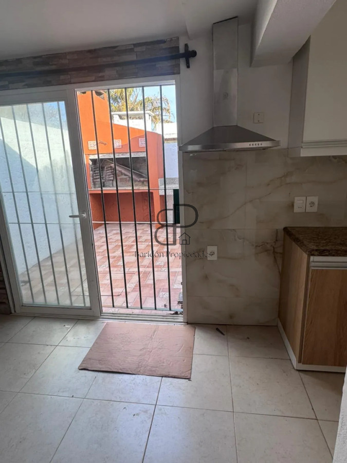 Casa ID.6904 - Alquiler en Complejo Cerrado Carrasco 4 Dormitorios y Cochera
