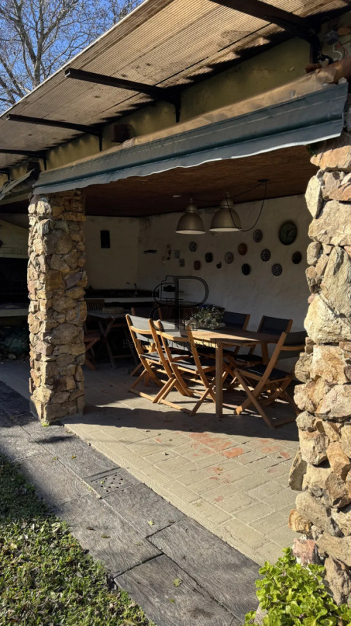 Casa ID.6869 - Venta Casa 3 Dormitorios Barbacoa Piscina y Cochera Carrasco