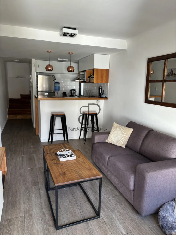 Casa ID.7087 - Alquiler Casa 1 Dormitorio Malvin con patio y cochera