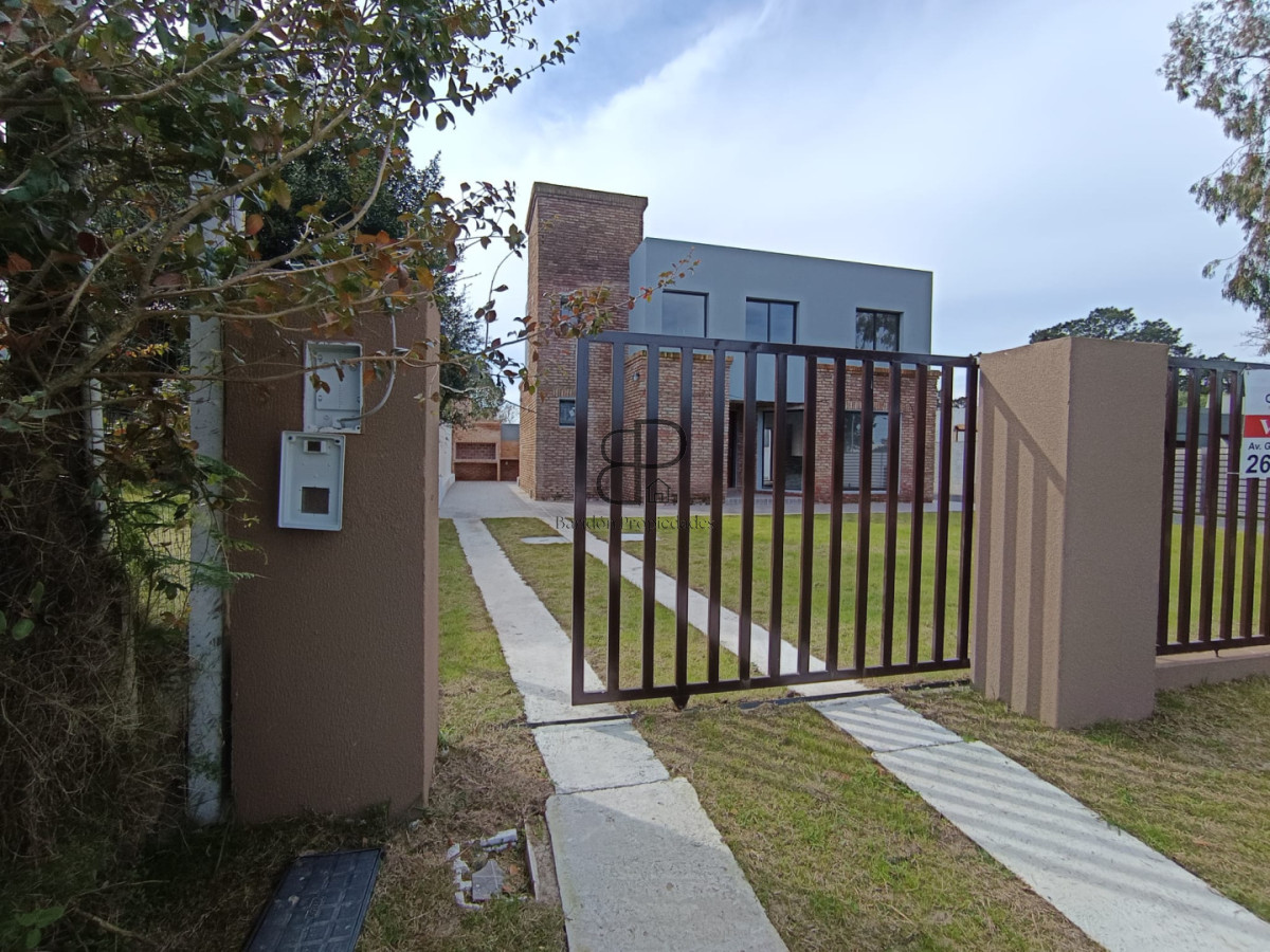Casa ID.6884 - Venta Casa a Estrenar 5 Dormitorios Lomas de Solymar parrillero