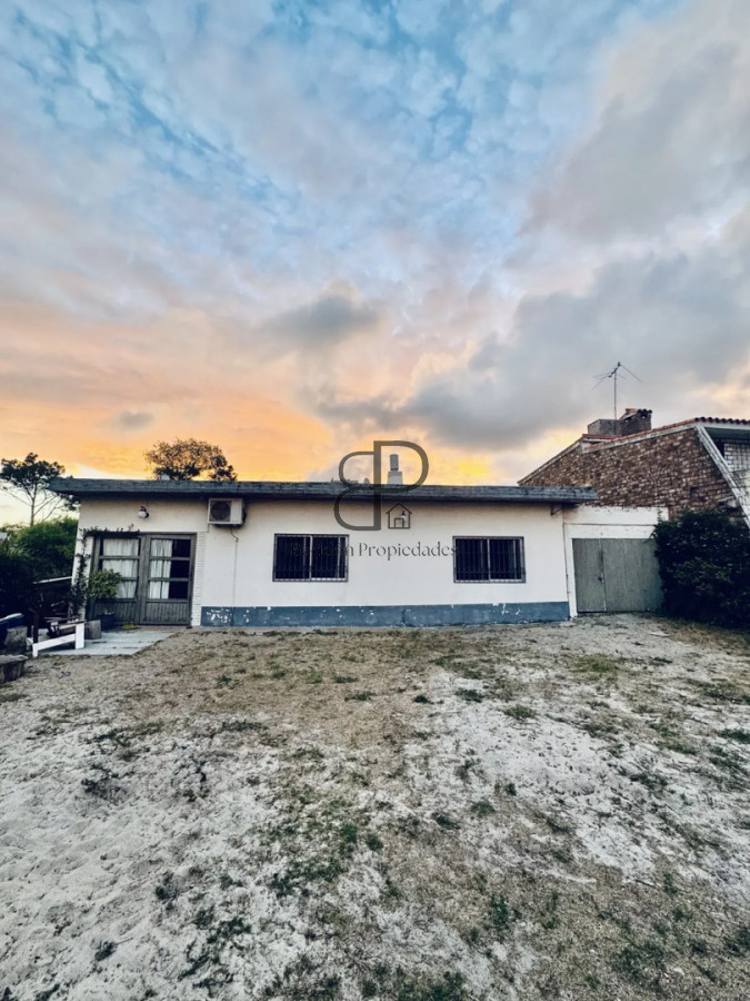 Casa ID.6081 - Venta Casa y Apartamento Padron Unico Solymar con Barbacoa