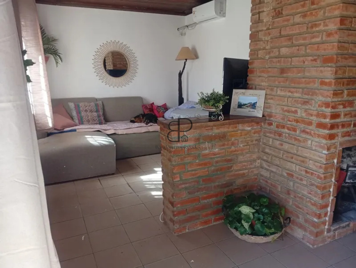 Casa ID.6935 - Venta Casa 3 Dormitorios El Pinar con patio y cochera 