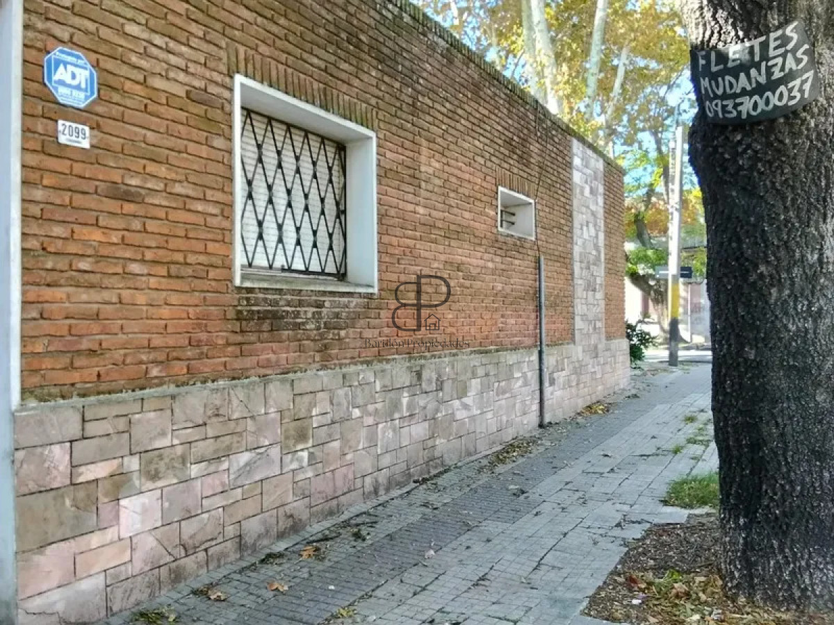 Casa ID.6402 - Venta Casa 3 Dormitorios La Comercial con patio y garaje