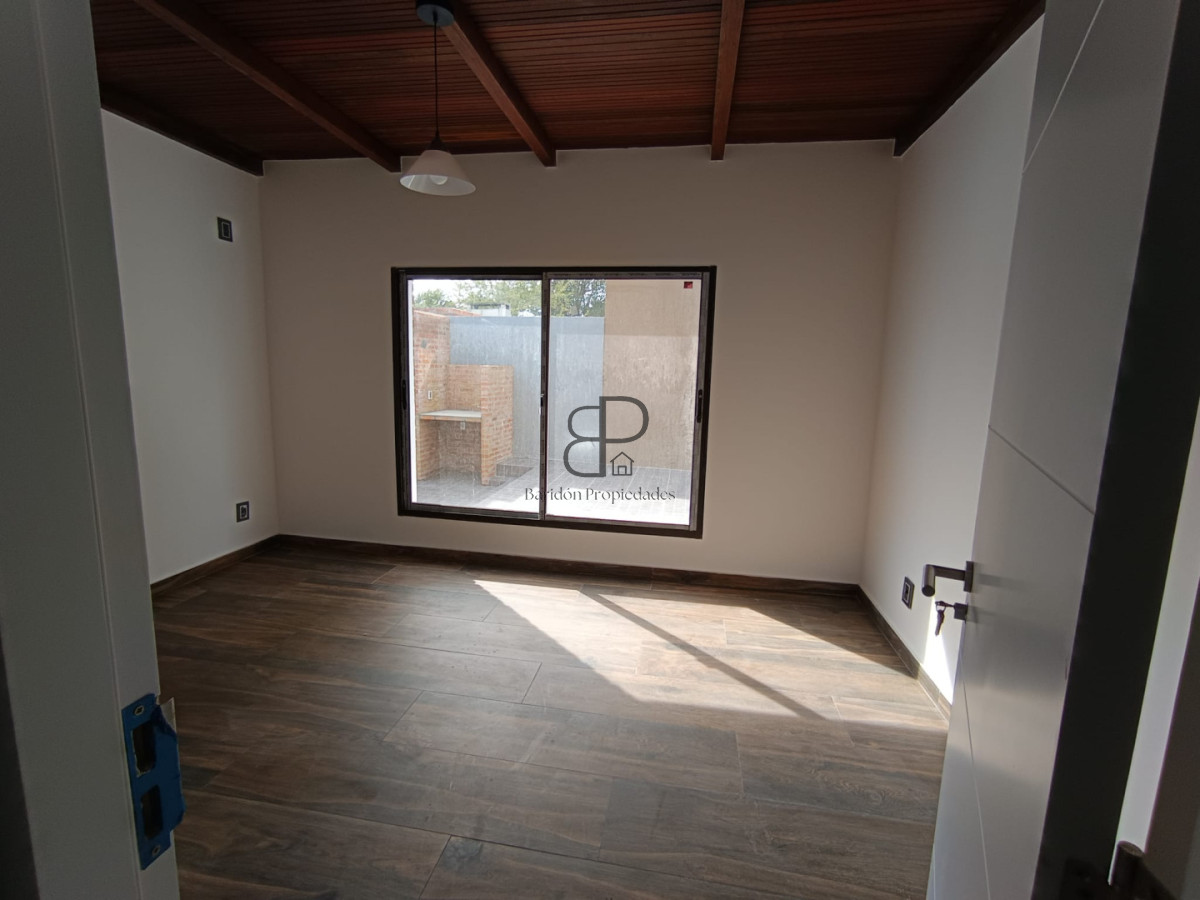 Casa ID.6884 - Venta Casa a Estrenar 5 Dormitorios Lomas de Solymar parrillero