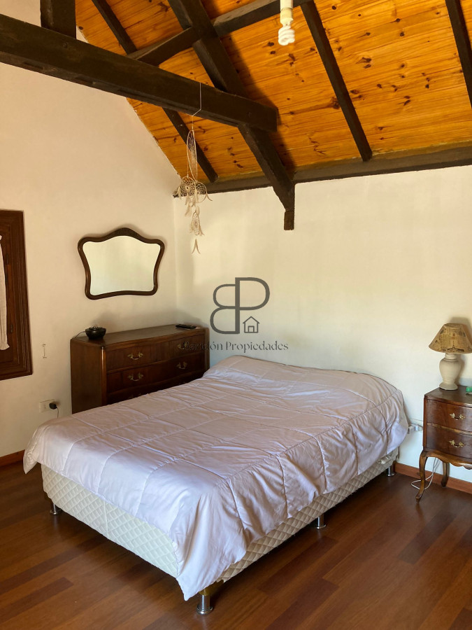 Casa ID.3174 - Venta Casa 5 Dormitorios Sayago con Barbacoa y Galpón