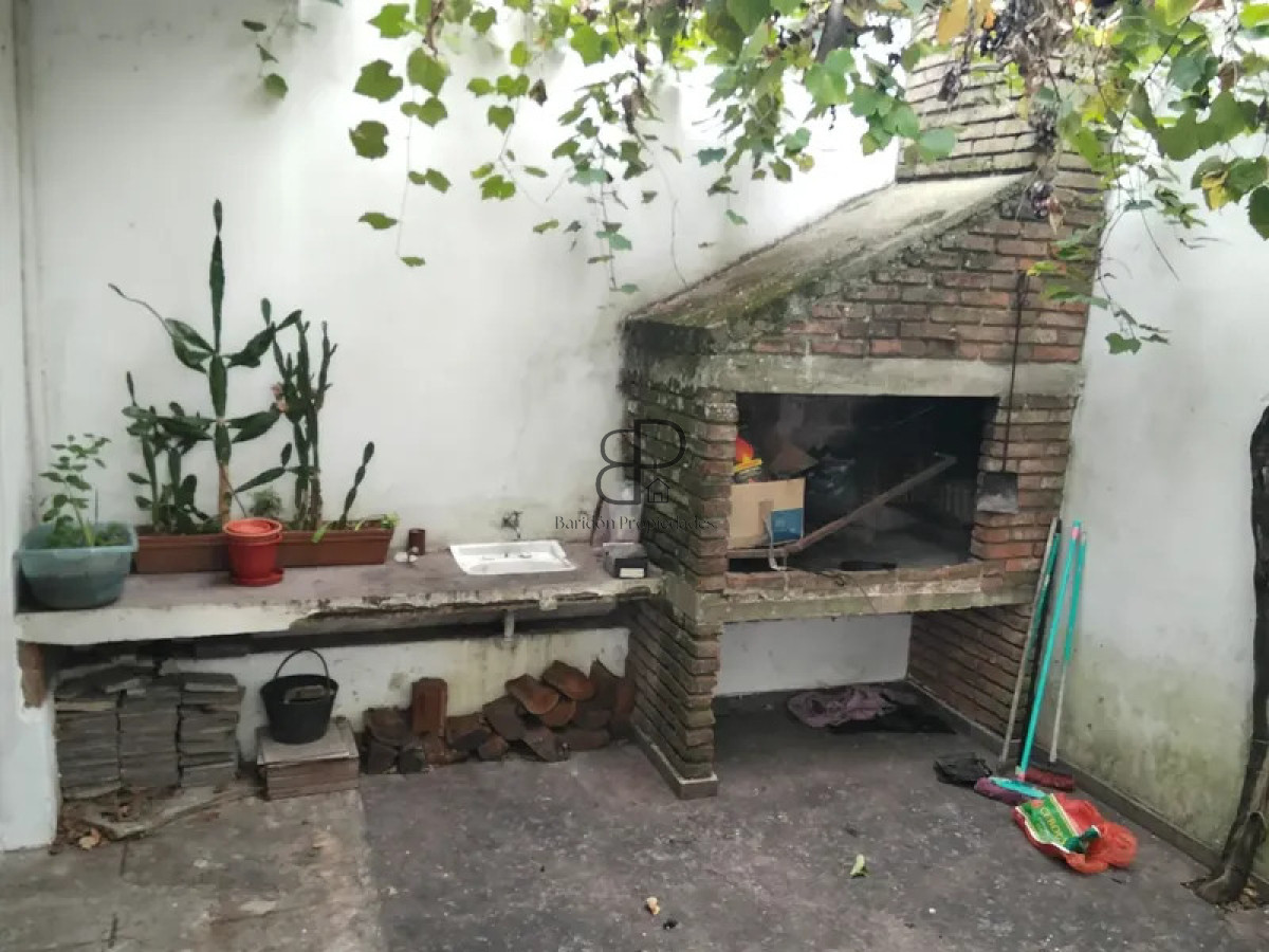 Casa ID.6402 - Venta Casa 3 Dormitorios La Comercial con patio y garaje