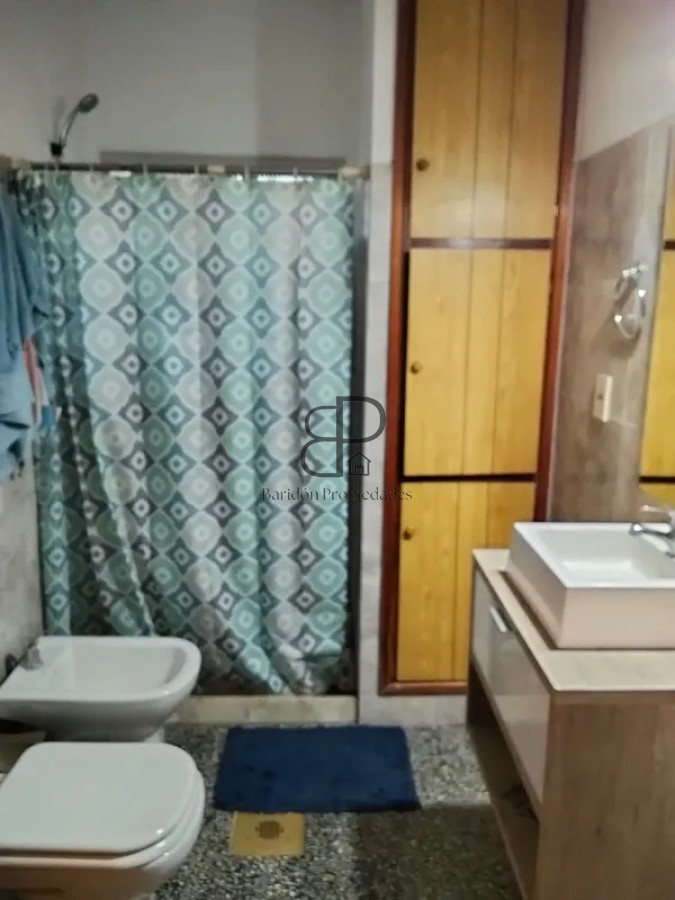 Casa ID.6402 - Venta Casa 3 Dormitorios La Comercial con patio y garaje