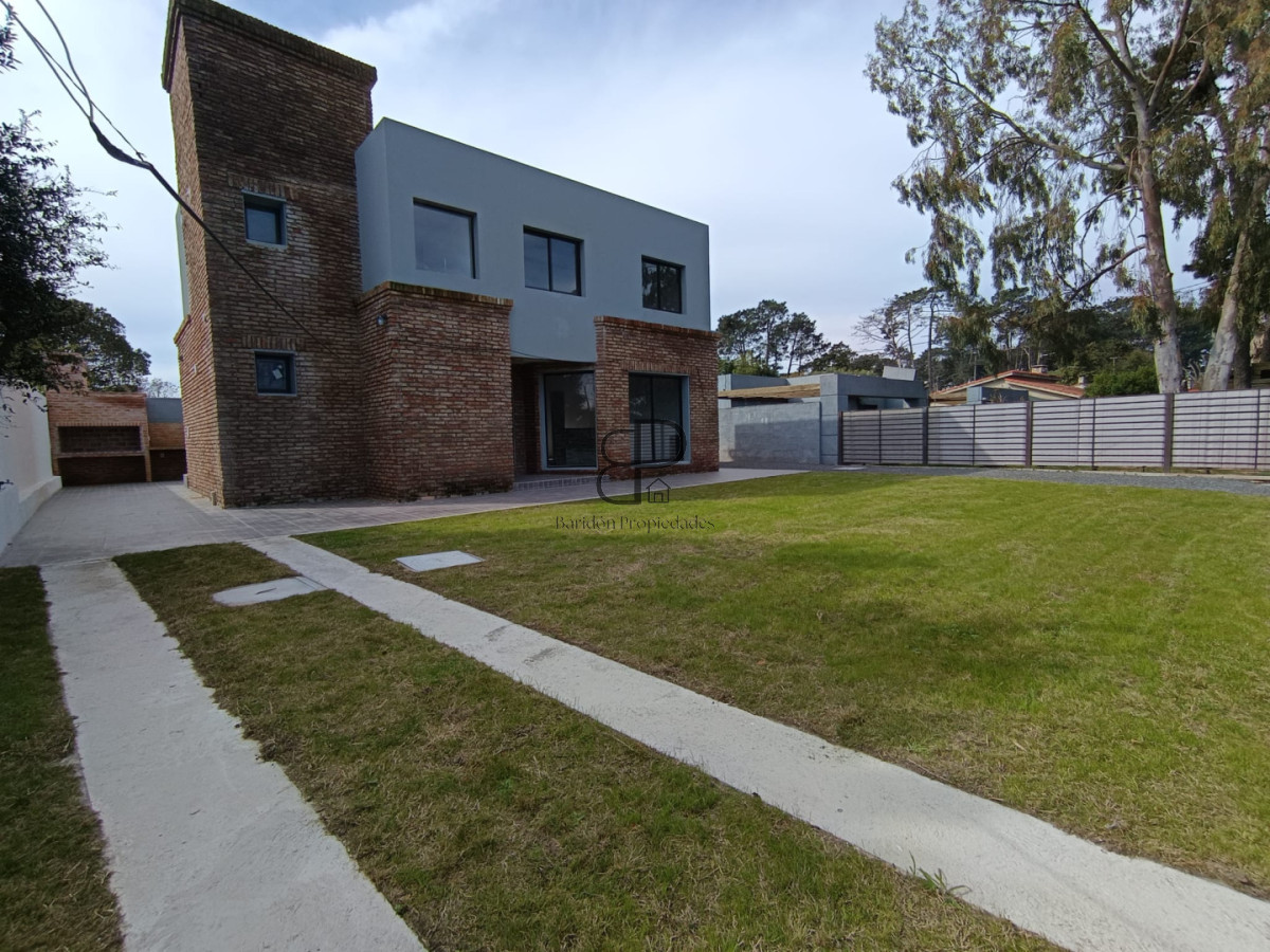 Casa ID.6884 - Venta Casa a Estrenar 5 Dormitorios Lomas de Solymar parrillero