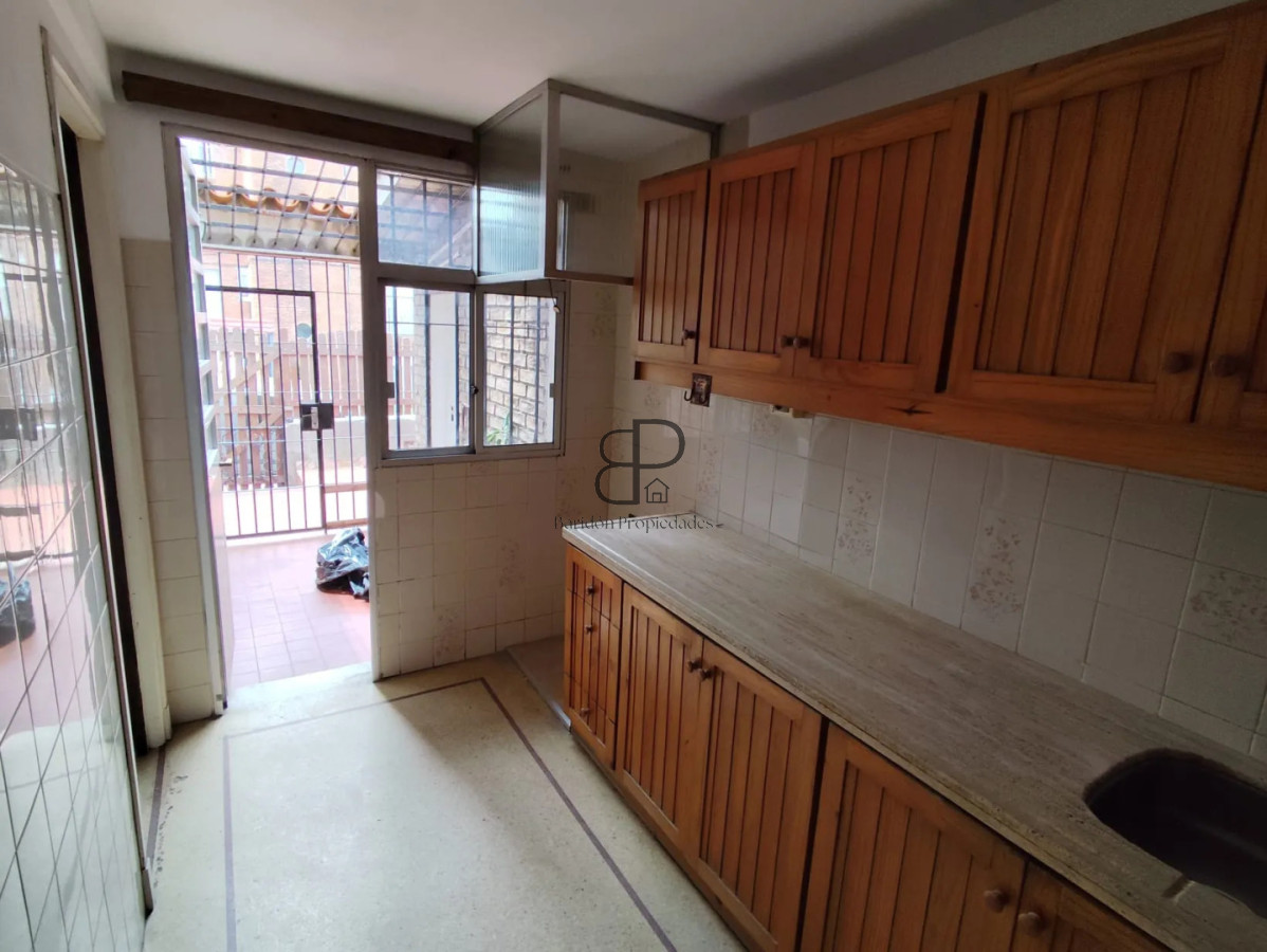 Casa ID.5670 - Venta Casa y Apartamento 4 Dormitorios Paso Molino con garaje