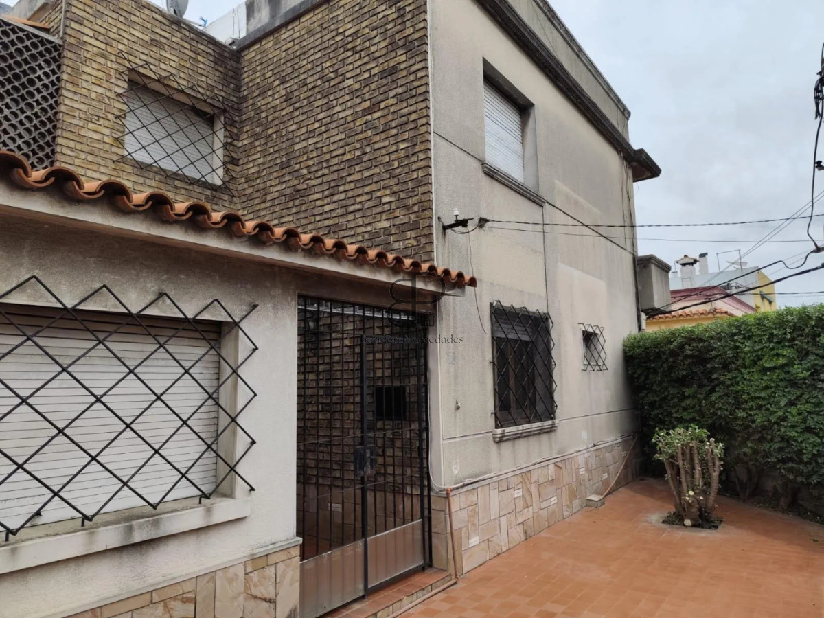 Casa ID.5670 - Venta Casa y Apartamento 4 Dormitorios Paso Molino con garaje