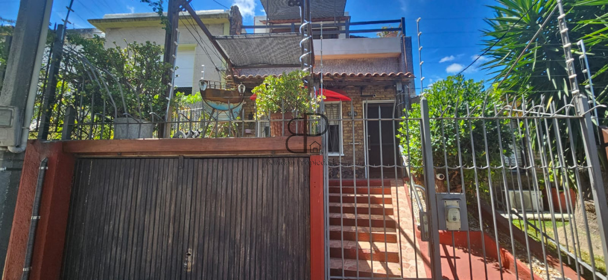 Casa ID.6049 - Venta Casa 2 Dormitorios Aires Puros con Garaje y Patio