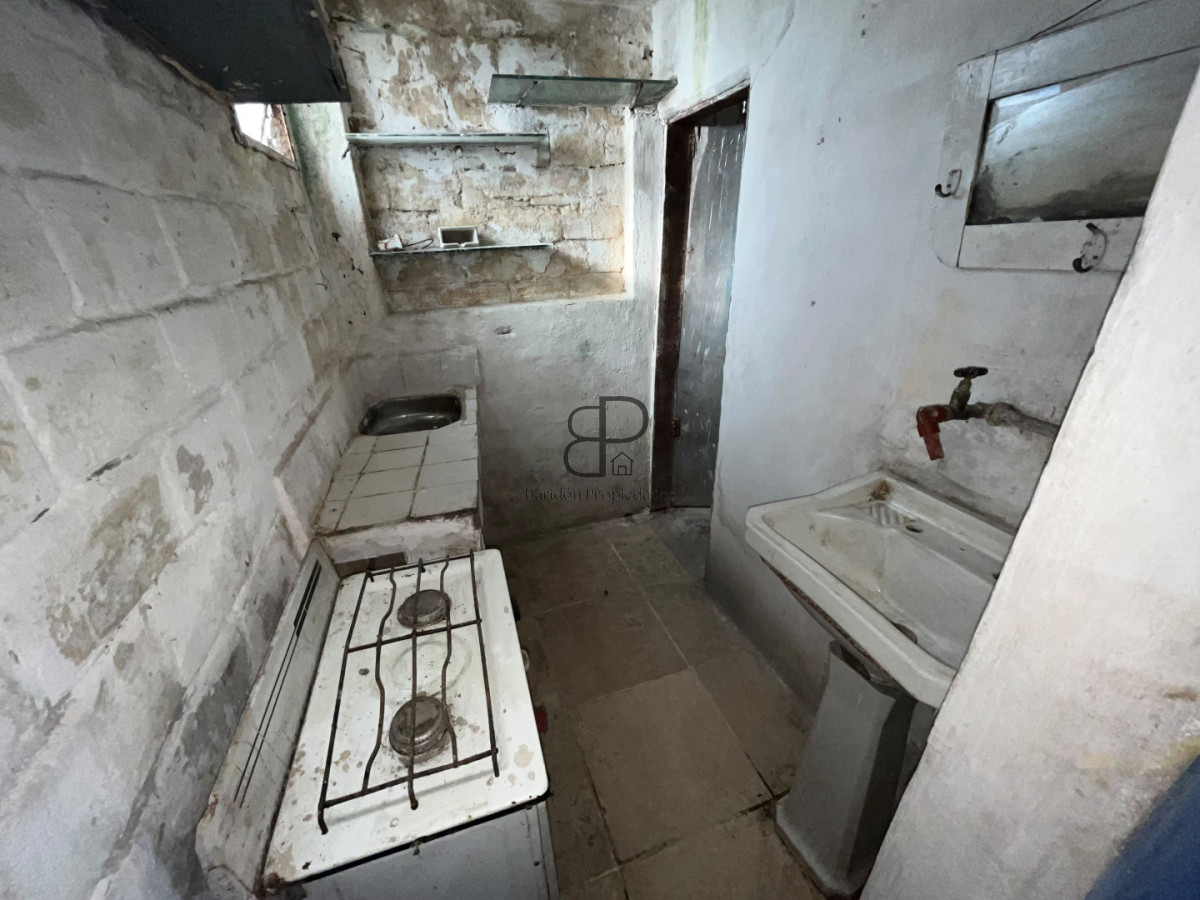 Casa ID.7051 - Venta Padron Unico 3 Plantas con 9 Dorm. y 3 Cocinas Aguada