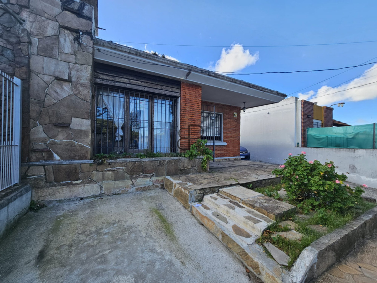 Casa ID.5931 - Venta Casa 2 Dormitorios Barbacoa Perez Castellano