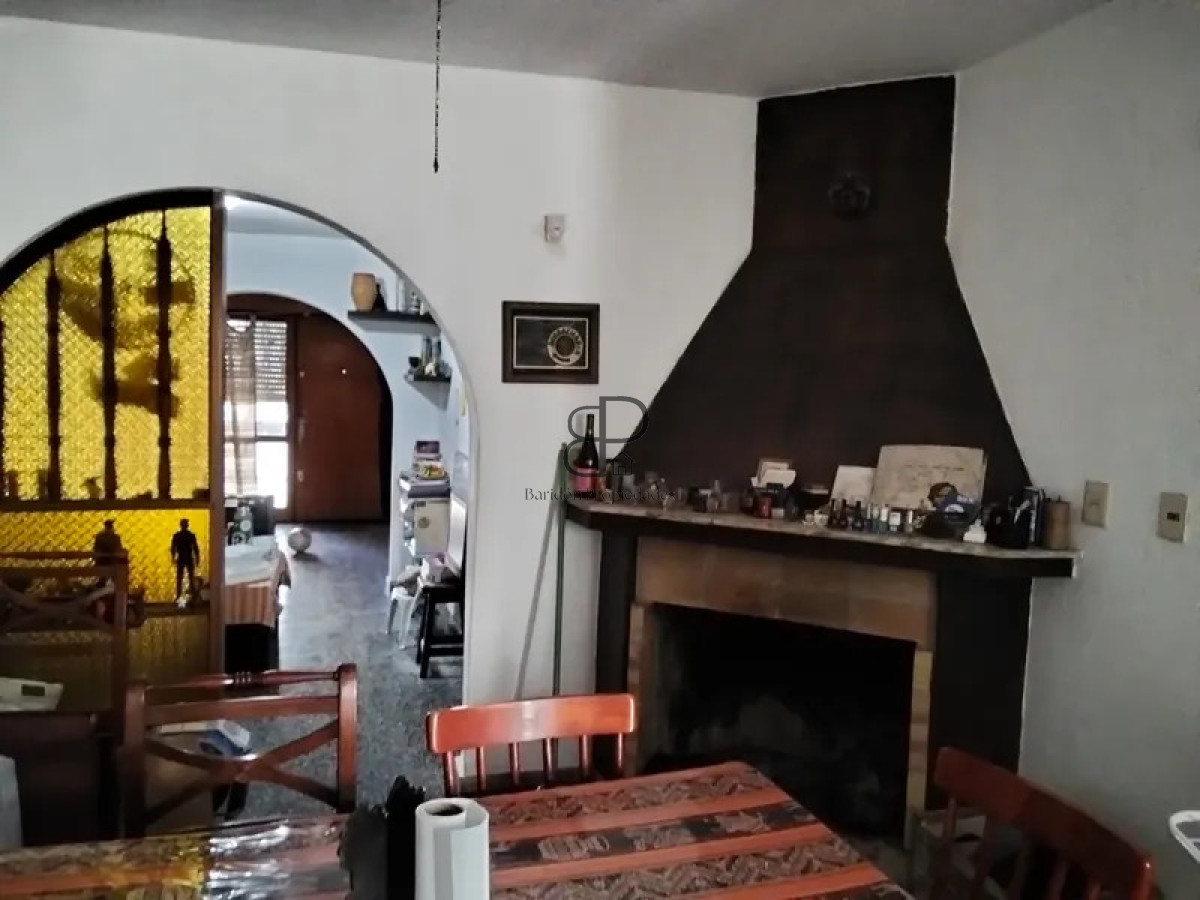 Casa ID.6402 - Venta Casa 3 Dormitorios La Comercial con patio y garaje