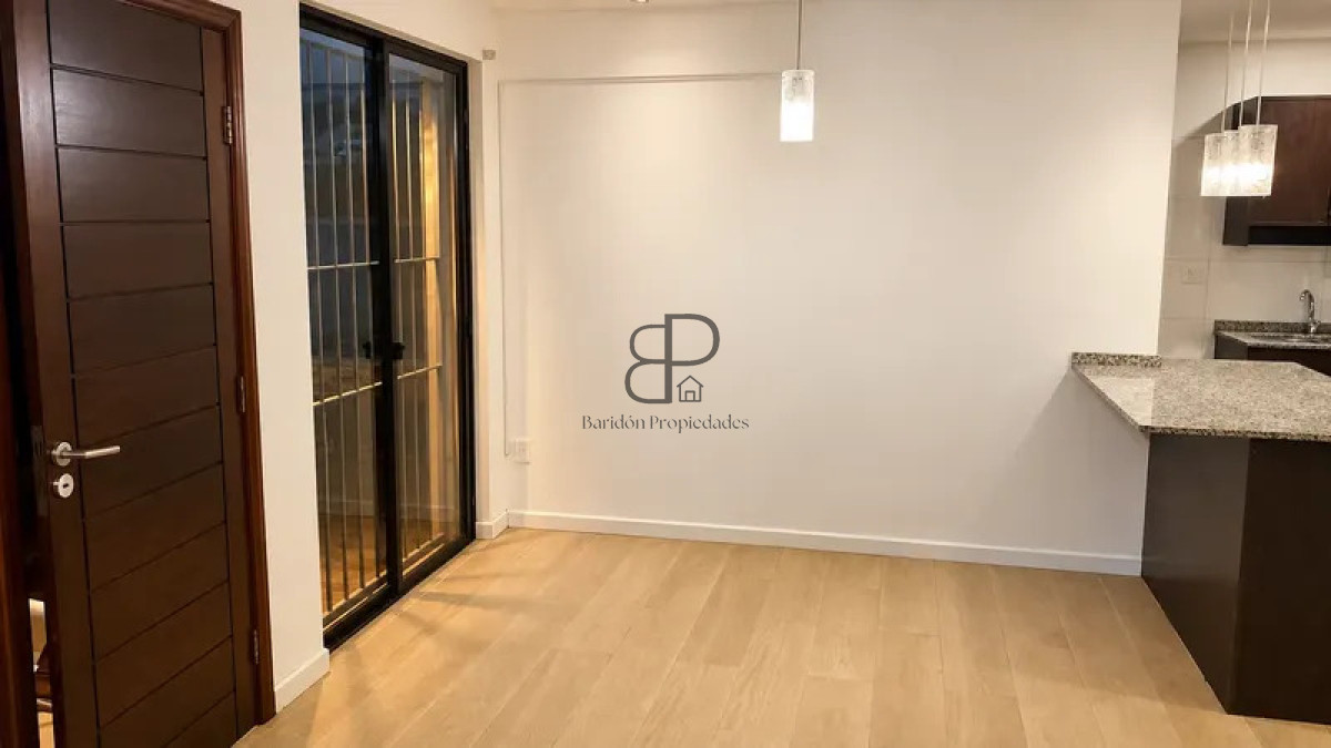 Casa ID.6961 - Venta con Renta Casa 2 Dormitorios Solymar patio y cochera