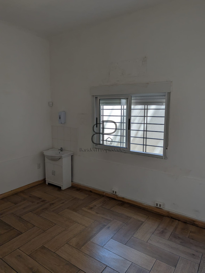 Casa ID.5946 - Alquiler o Venta Casa ideal Empresa La Blanqueada 160m2