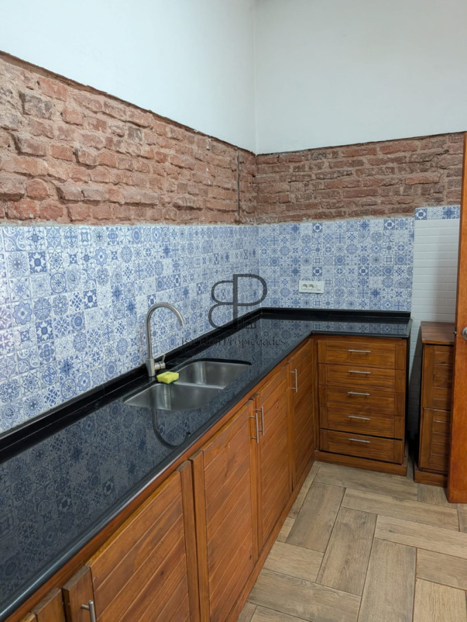 Casa ID.5946 - Alquiler o Venta Casa ideal Empresa La Blanqueada 160m2