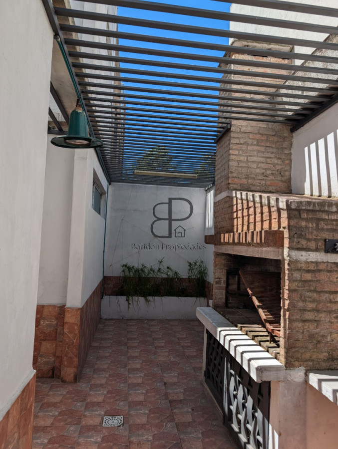 Casa ID.5946 - Alquiler o Venta Casa ideal Empresa La Blanqueada 160m2