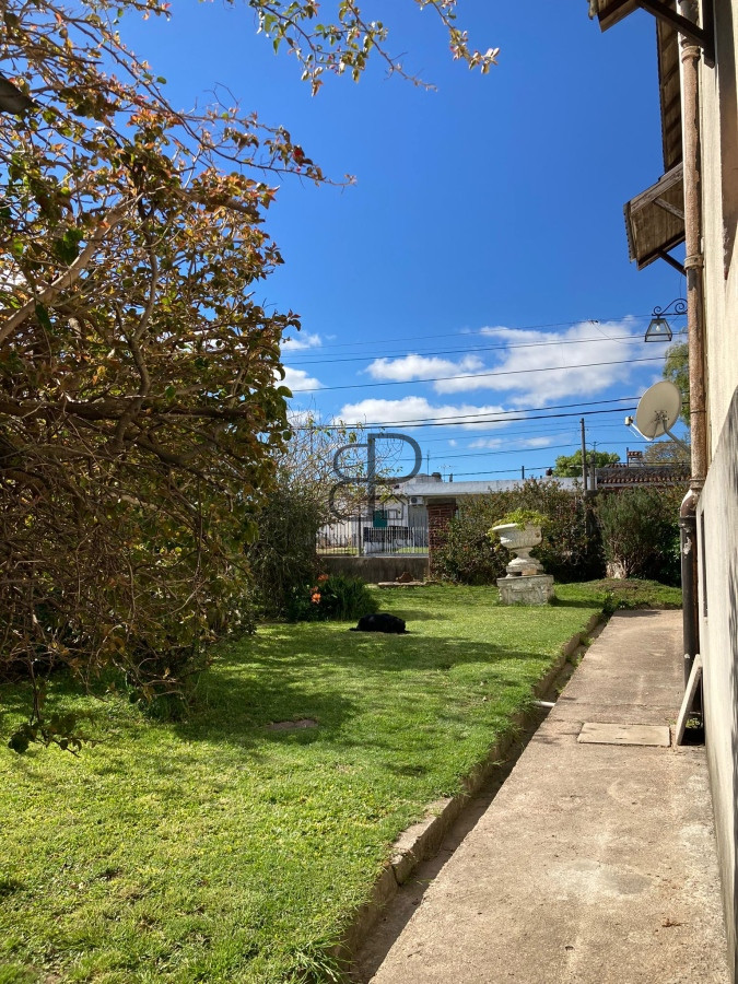 Casa ID.3174 - Venta Casa 5 Dormitorios Sayago con Barbacoa y Galpón
