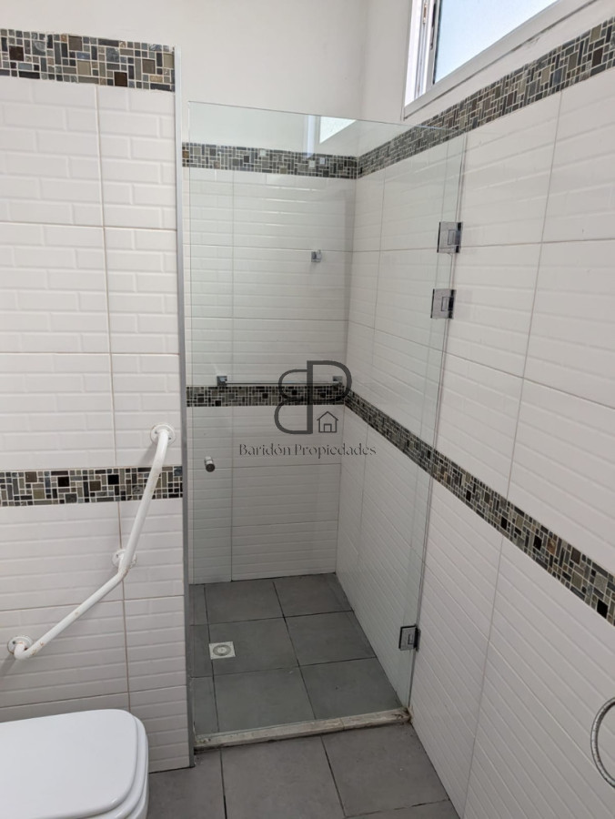 Casa ID.5946 - Alquiler o Venta Casa ideal Empresa La Blanqueada 160m2