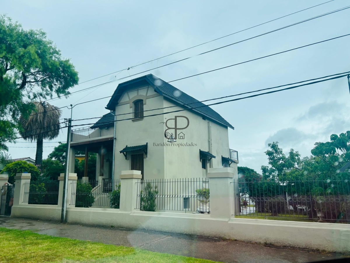 Casa ID.3174 - Venta Casa 5 Dormitorios Sayago con Barbacoa y Galpón
