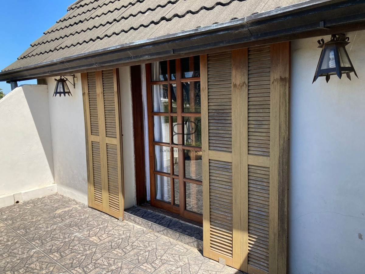 Casa ID.3174 - Venta Casa 5 Dormitorios Sayago con Barbacoa y Galpón