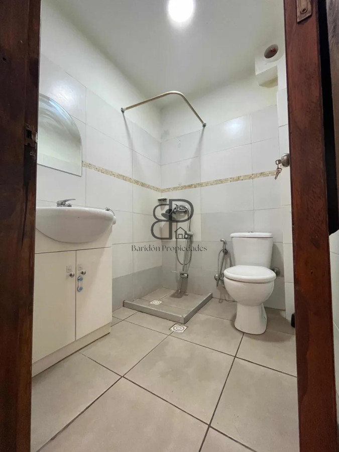Casa ID.5232 - Venta con renta Casa 4 Dormitorios Cordon con patio y garaje