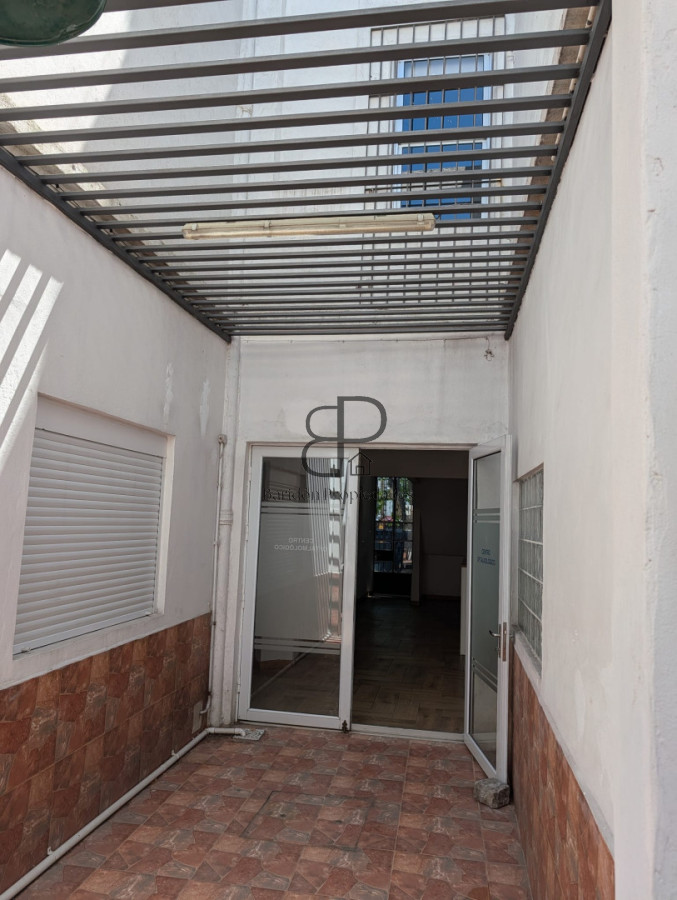 Casa ID.5946 - Alquiler o Venta Casa ideal Empresa La Blanqueada 160m2