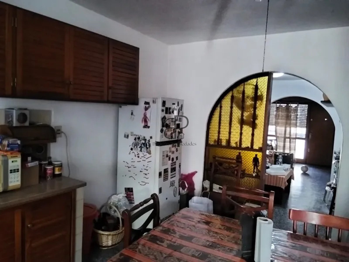 Casa ID.6402 - Venta Casa 3 Dormitorios La Comercial con patio y garaje