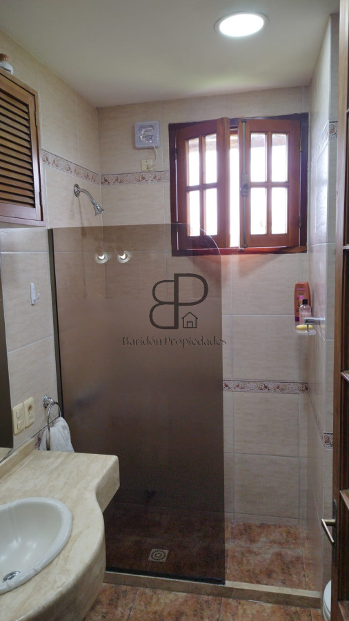 Casa ID.3174 - Venta Casa 5 Dormitorios Sayago con Barbacoa y Galpón