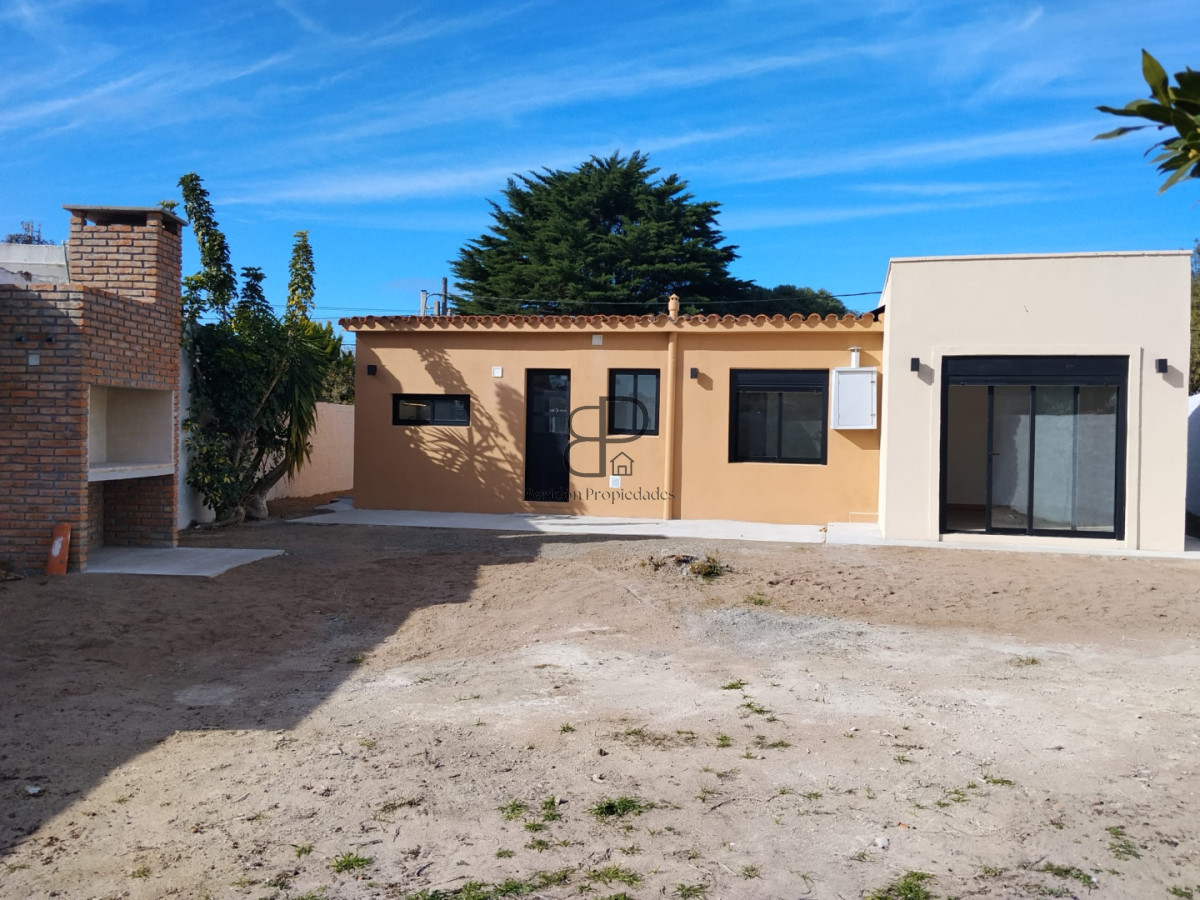 Casa ID.7031 - Venta Casa 3 Dormitorios Lagomar con fondo con parrillero