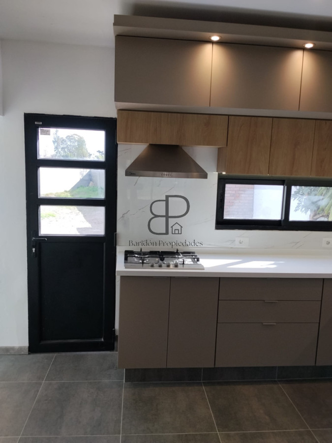 Casa ID.7031 - Venta Casa 3 Dormitorios Lagomar con fondo con parrillero